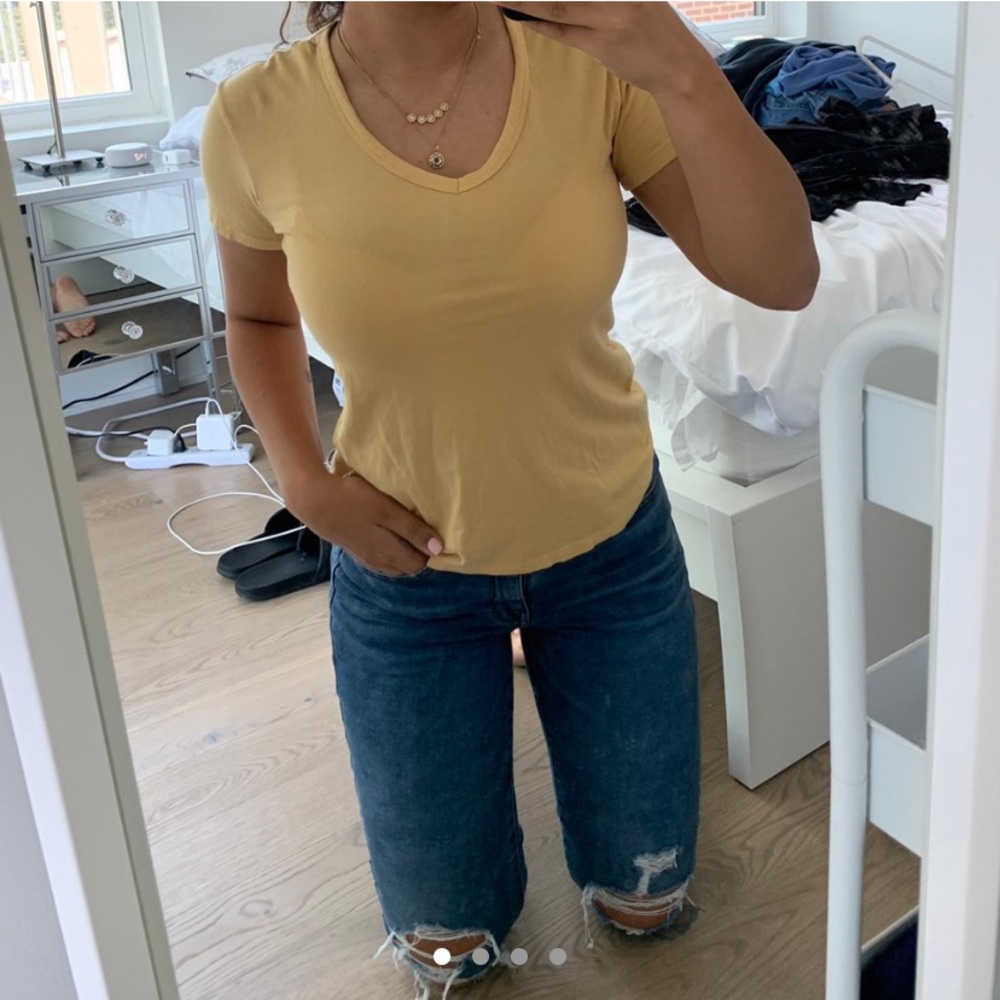 Yellow American Eagle t shirt